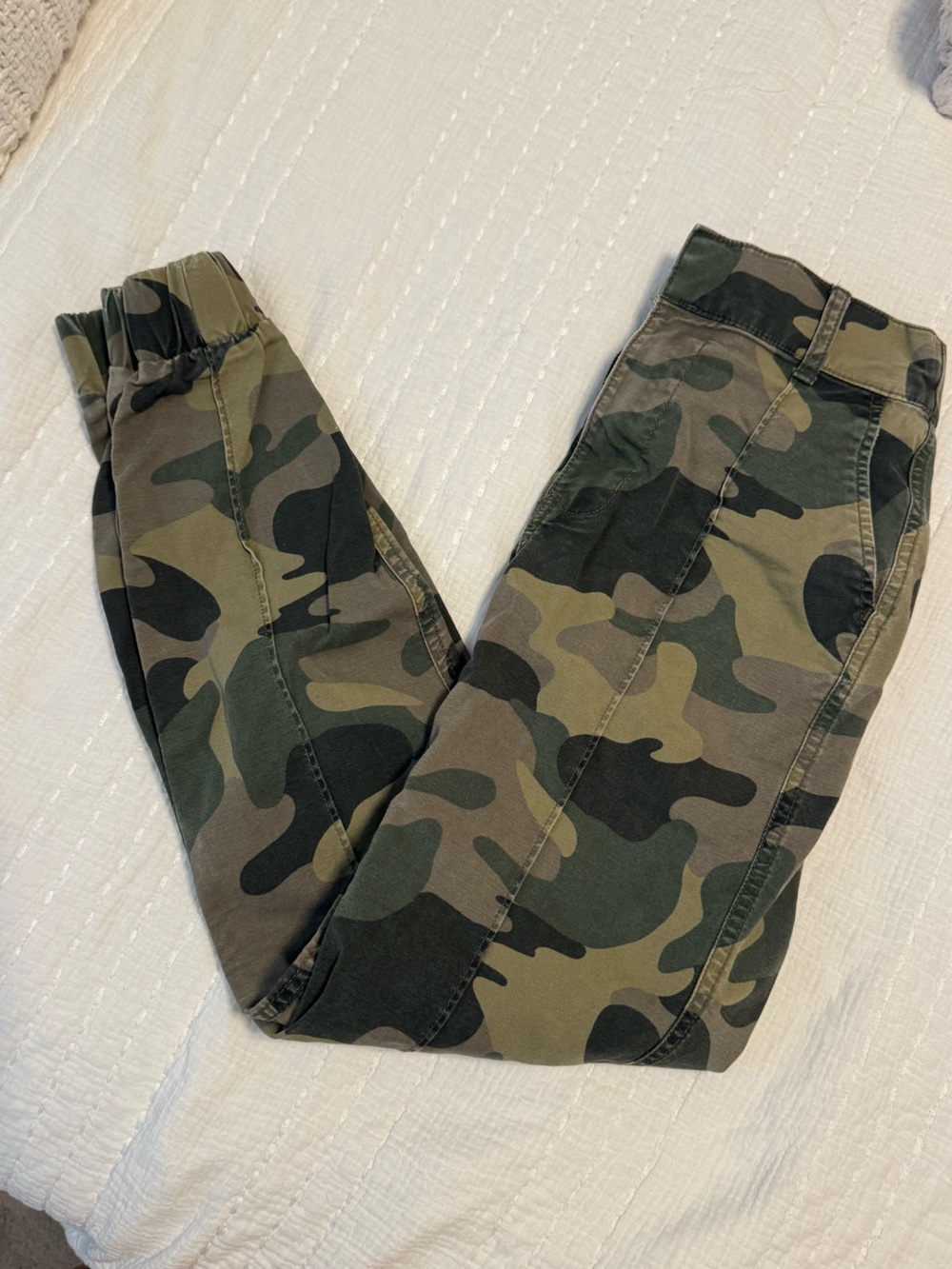 Hollister High Rise Camo Cargo Pants